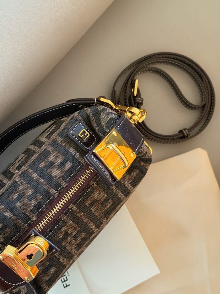 FENDI バッグ カメリア レディース ブラウン 🎂 - 画像 8