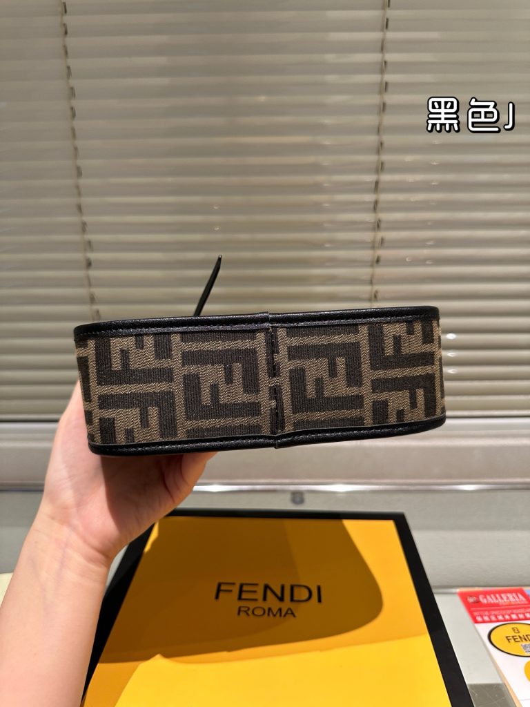 FENDI フェンディ ロゴ柄 ハンドバッグ 黒 🖤 1色入 - 画像 8