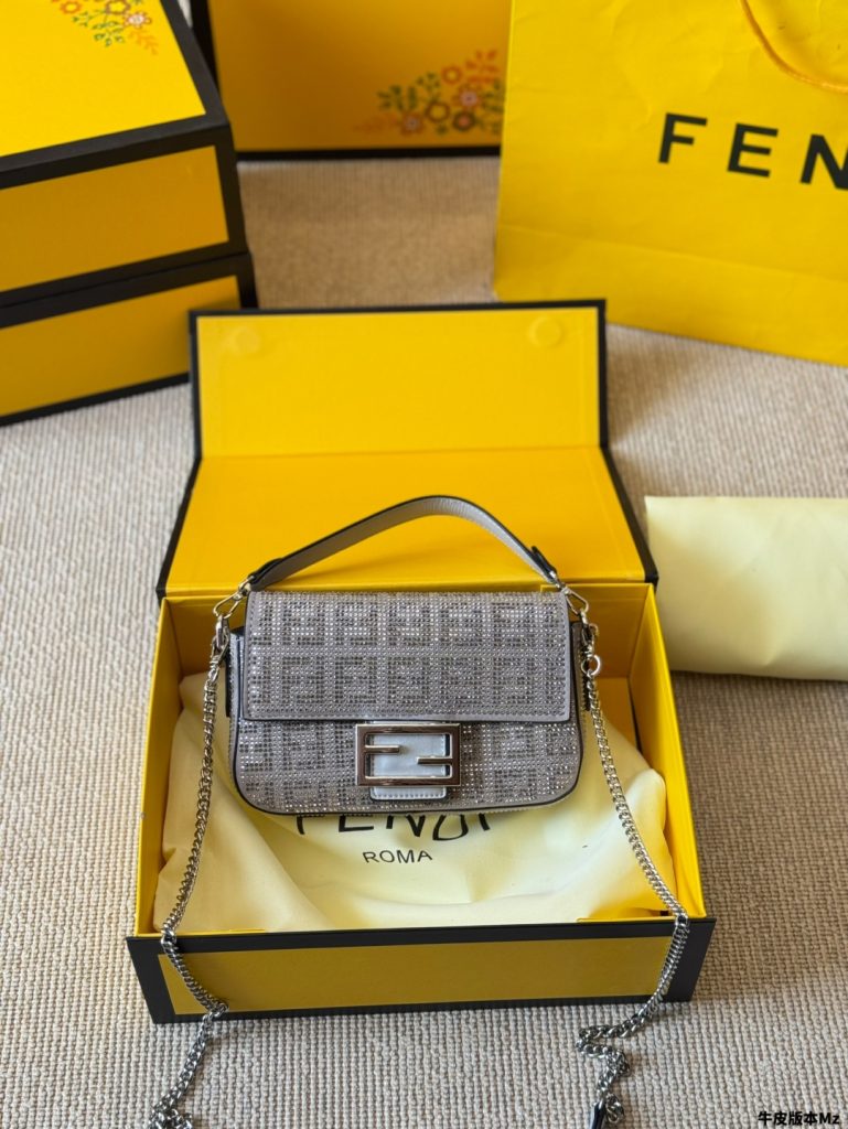 ✨FENDI フェニーチェ ミニバッグ グレー 1色入 - 画像 3