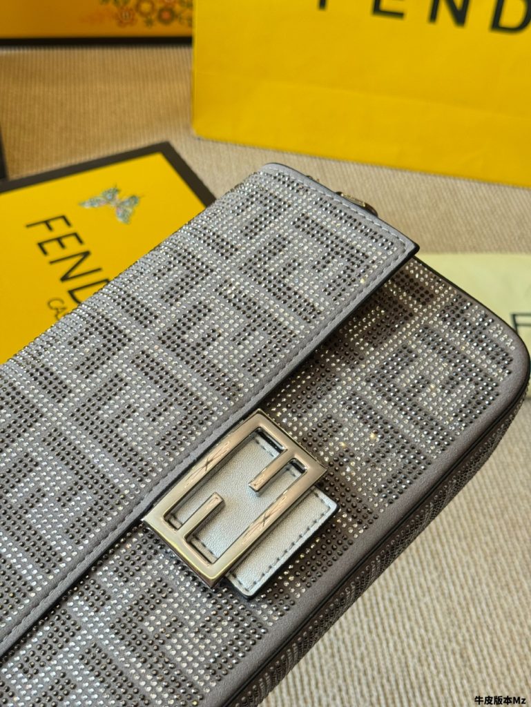 ✨FENDI フェニーチェ ミニバッグ グレー 1色入 - 画像 4