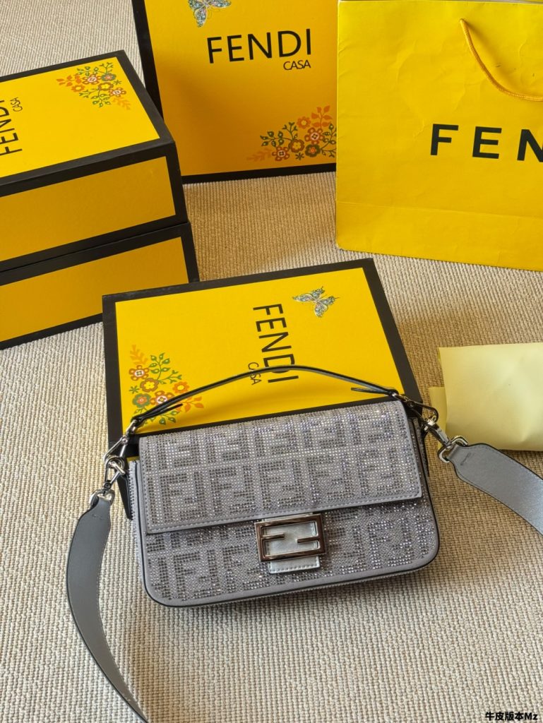 ✨FENDI フェニーチェ ミニバッグ グレー 1色入 - 画像 5