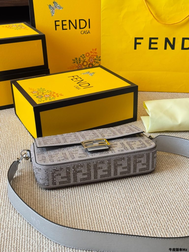 ✨FENDI フェニーチェ ミニバッグ グレー 1色入 - 画像 6