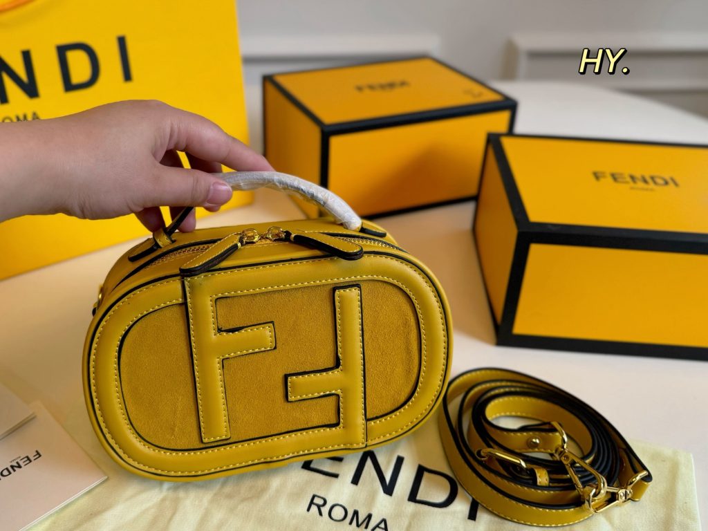 FENDI フェンディ ミニポーチ 4色入 🎀 - 画像 2