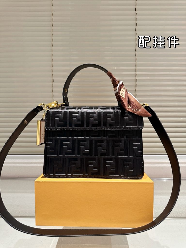 エレガントなFENDI バッグ ブラック 1色入 🖤 - 画像 2