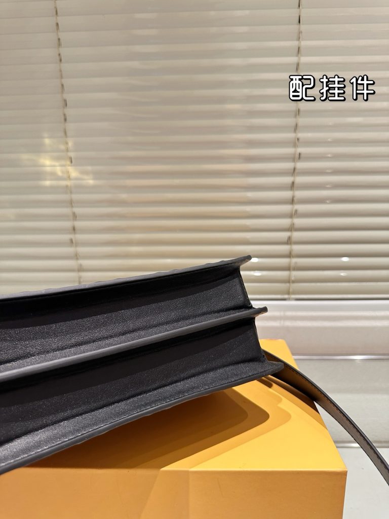 エレガントなFENDI バッグ ブラック 1色入 🖤 - 画像 3