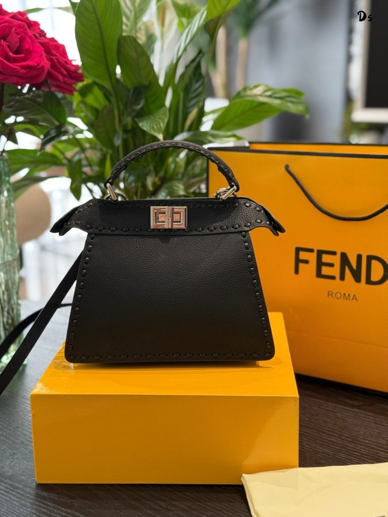 FENDI バッグ 4色入 💼 豪華なミニクラッチ 2WAY可変 - 画像 3