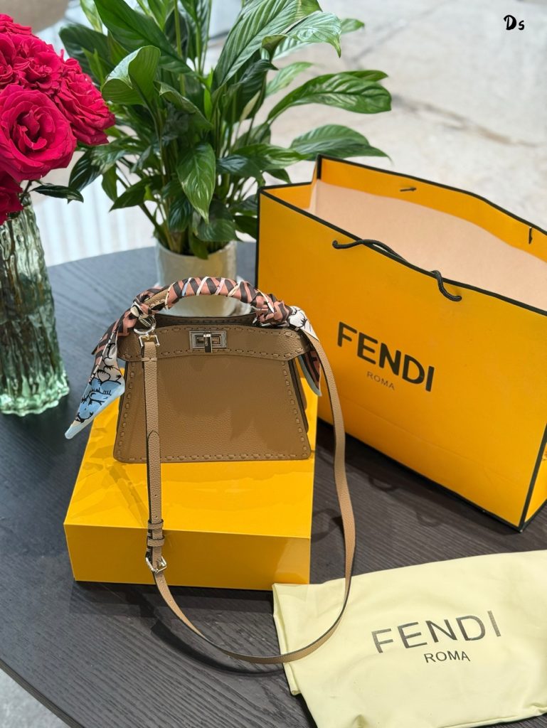 FENDI バッグ 4色入 💼 豪華なミニクラッチ 2WAY可変 - 画像 5