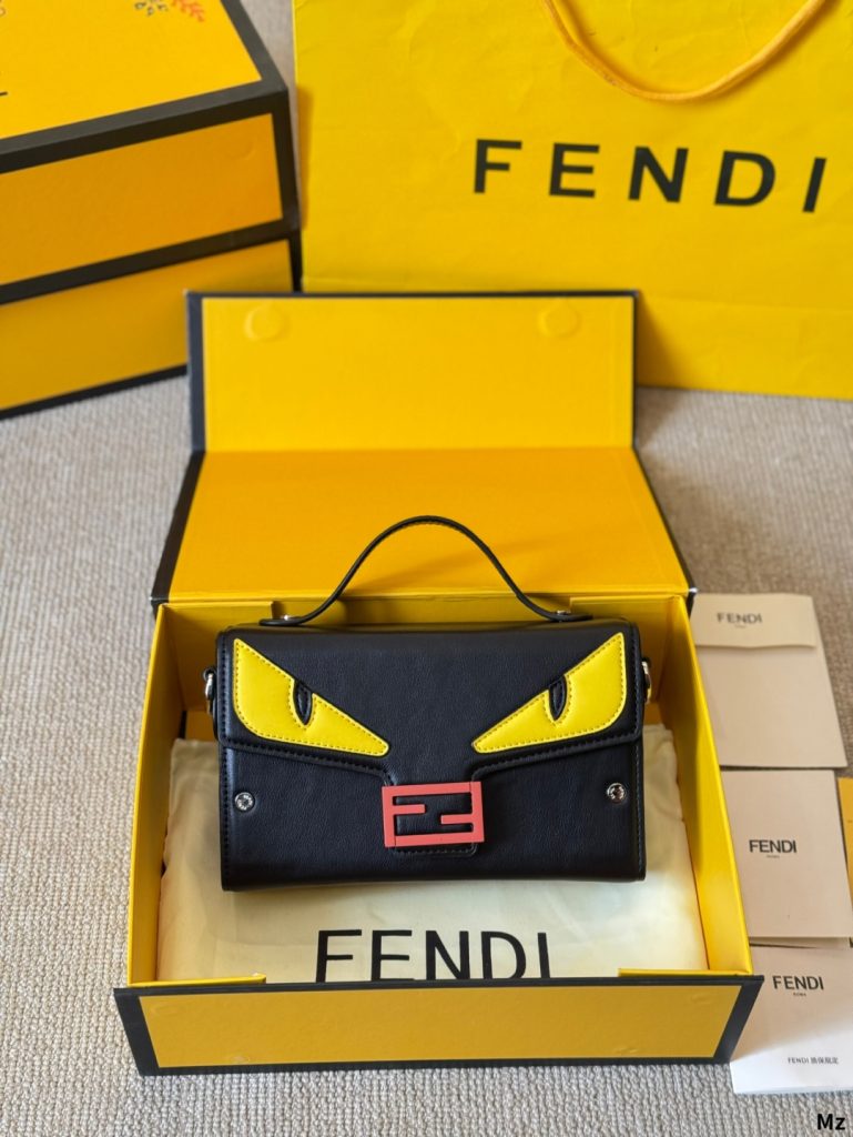 FENDI モンスター ミニバッグ 黒×黄 1色 🖤💛 - 画像 2