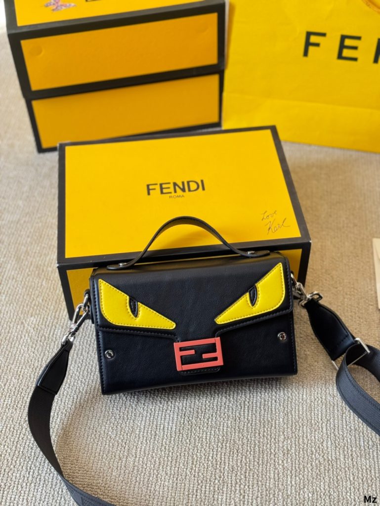 FENDI モンスター ミニバッグ 黒×黄 1色 🖤💛 - 画像 3