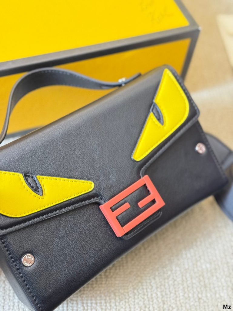 FENDI モンスター ミニバッグ 黒×黄 1色 🖤💛 - 画像 6