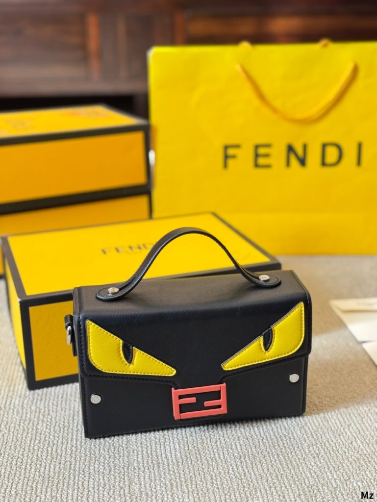 FENDI モンスター ミニバッグ 黒×黄 1色 🖤💛 - 画像 8