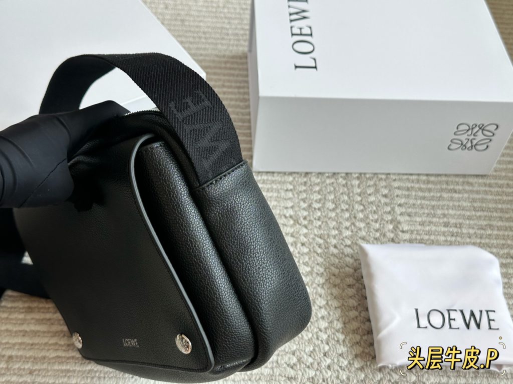 ロエベ 肩掛けバッグ 黒 1色入 🖤 - 画像 4