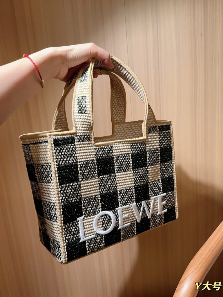 【Loewe】チェック柄 ラタンバッグ 黒×ベージュ 2way可変 🎩 - 画像 3