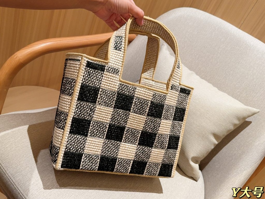 【Loewe】チェック柄 ラタンバッグ 黒×ベージュ 2way可変 🎩 - 画像 4