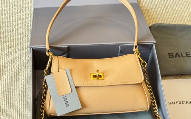レディースの節約買いに向くバッグか写真でチェック