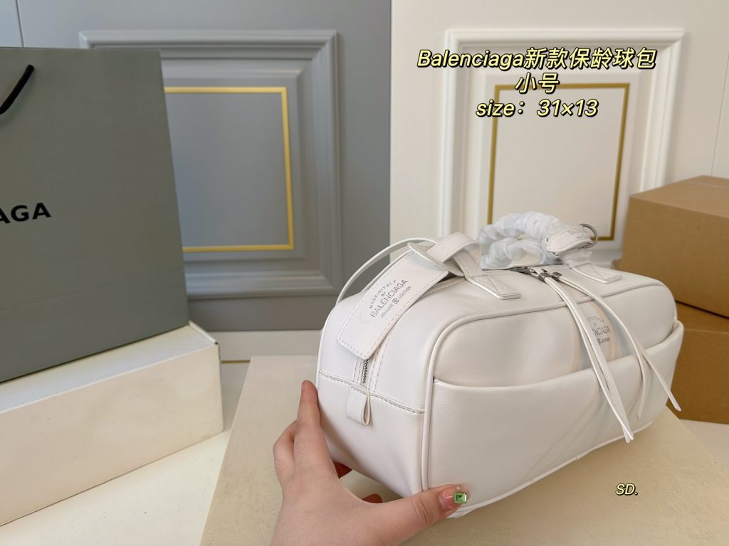 バレンシアガ 新作 保冷バッグ ホワイト 31×13cm 🎒 - 画像 2