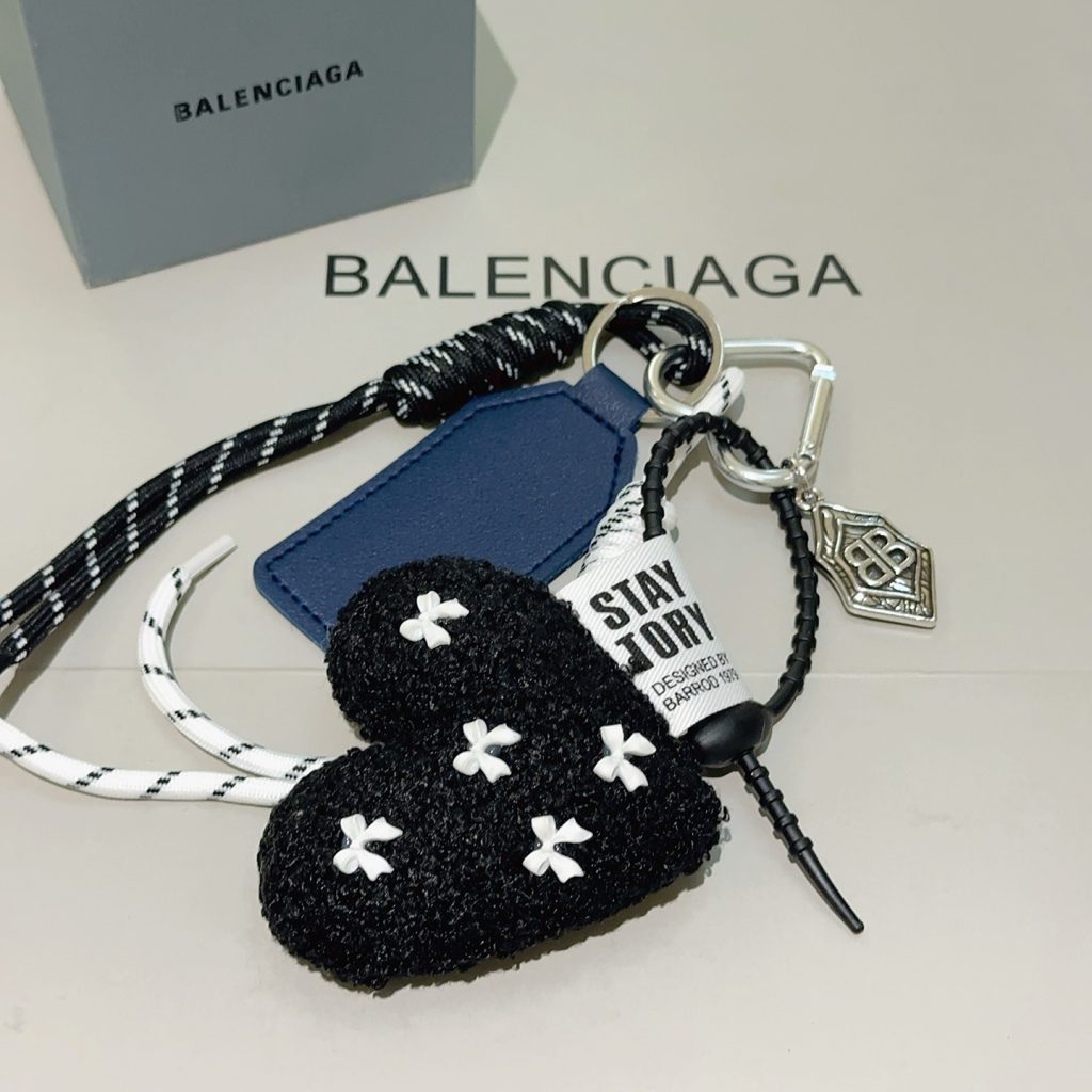 BALENCIAGA かわいい ロゴ リング 3色入 🎁 - 画像 3
