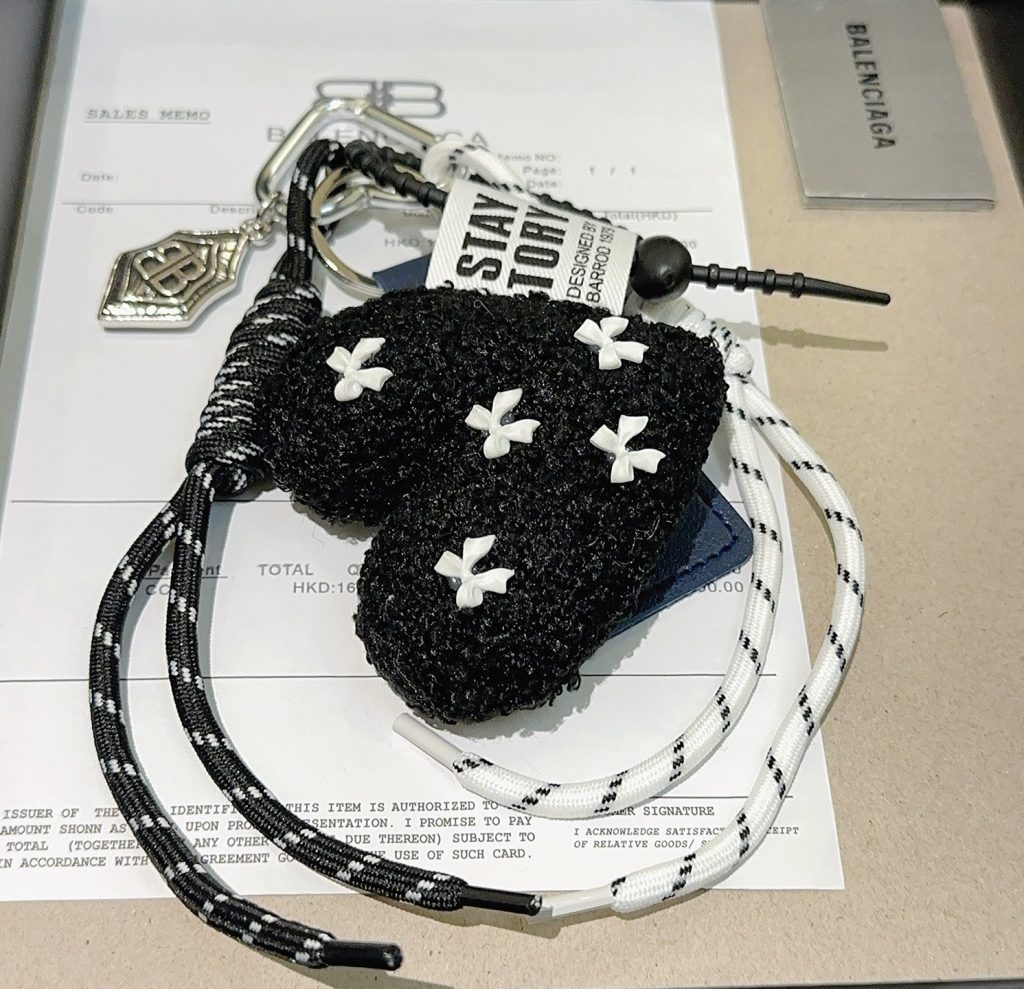 BALENCIAGA かわいい ロゴ リング 3色入 🎁 - 画像 4