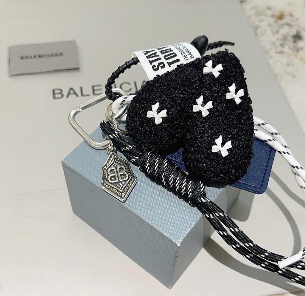 BALENCIAGA かわいい ロゴ リング 3色入 🎁 - 画像 5