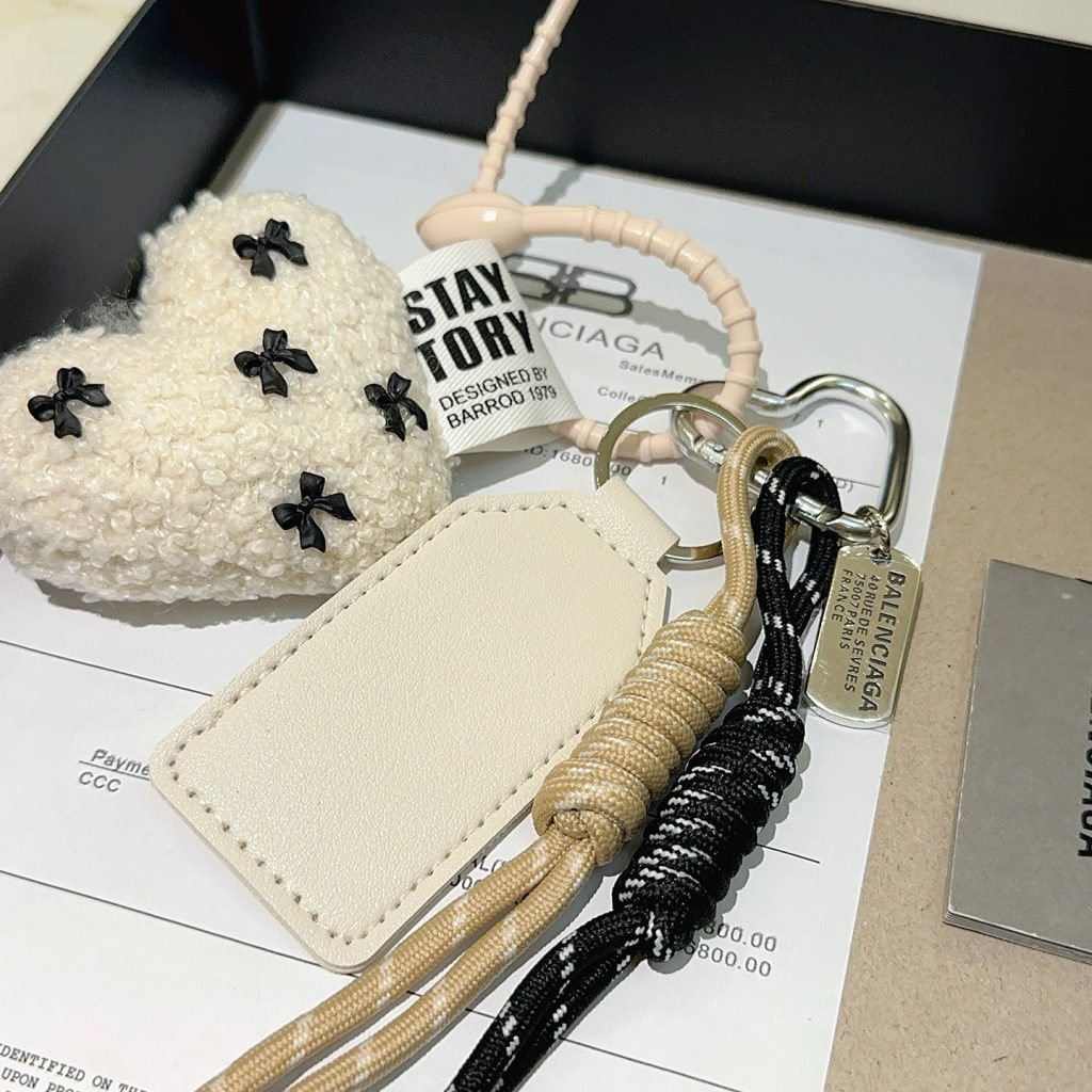BALENCIAGA バレニシアガ ポーチ付きキーホルダー 2色入 🎁 - 画像 6