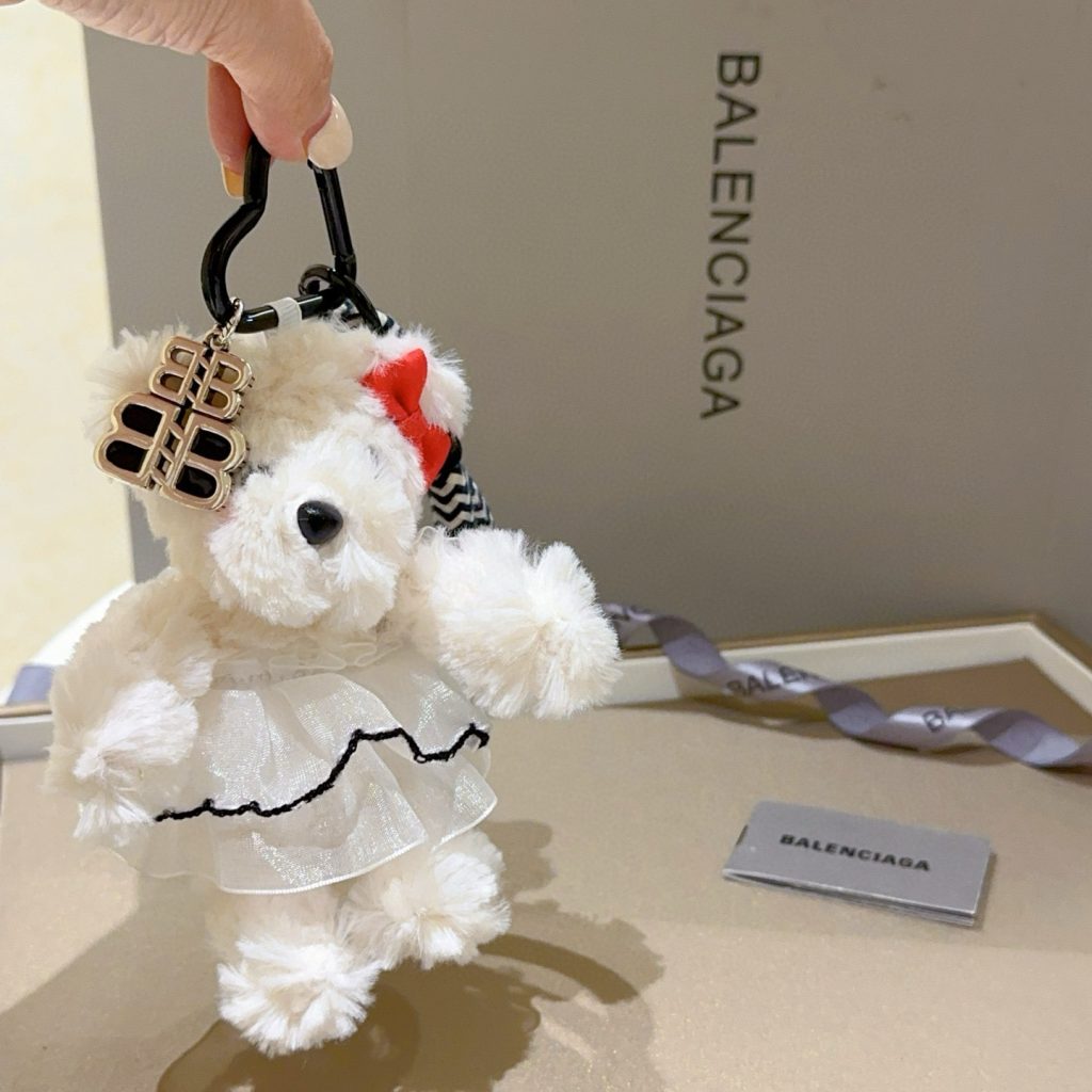 BALENCIAGA ベア キーホルダー ロゴ ピンクリボン 1色入 🧸 - 画像 3