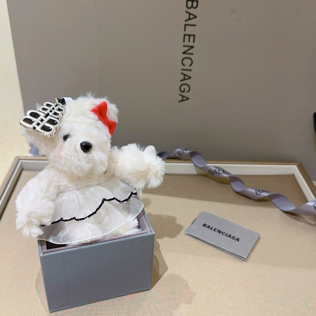 BALENCIAGA ベア キーホルダー ロゴ ピンクリボン 1色入 🧸 - 画像 7