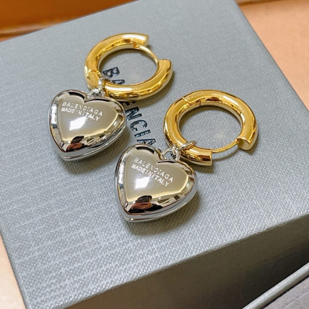バレンシアガ ハート ピアス 2色入 プレゼント ✨ - 画像 2