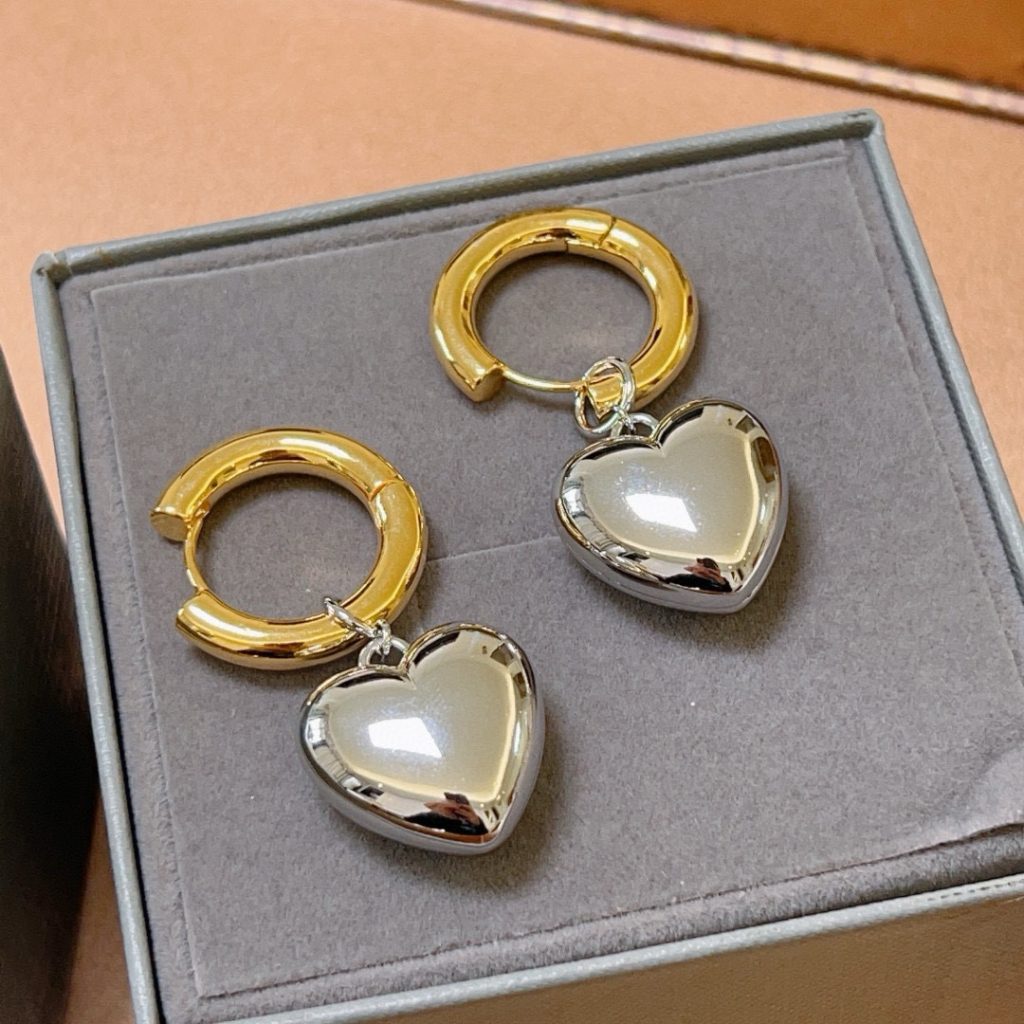 バレンシアガ ハート ピアス 2色入 プレゼント ✨ - 画像 6