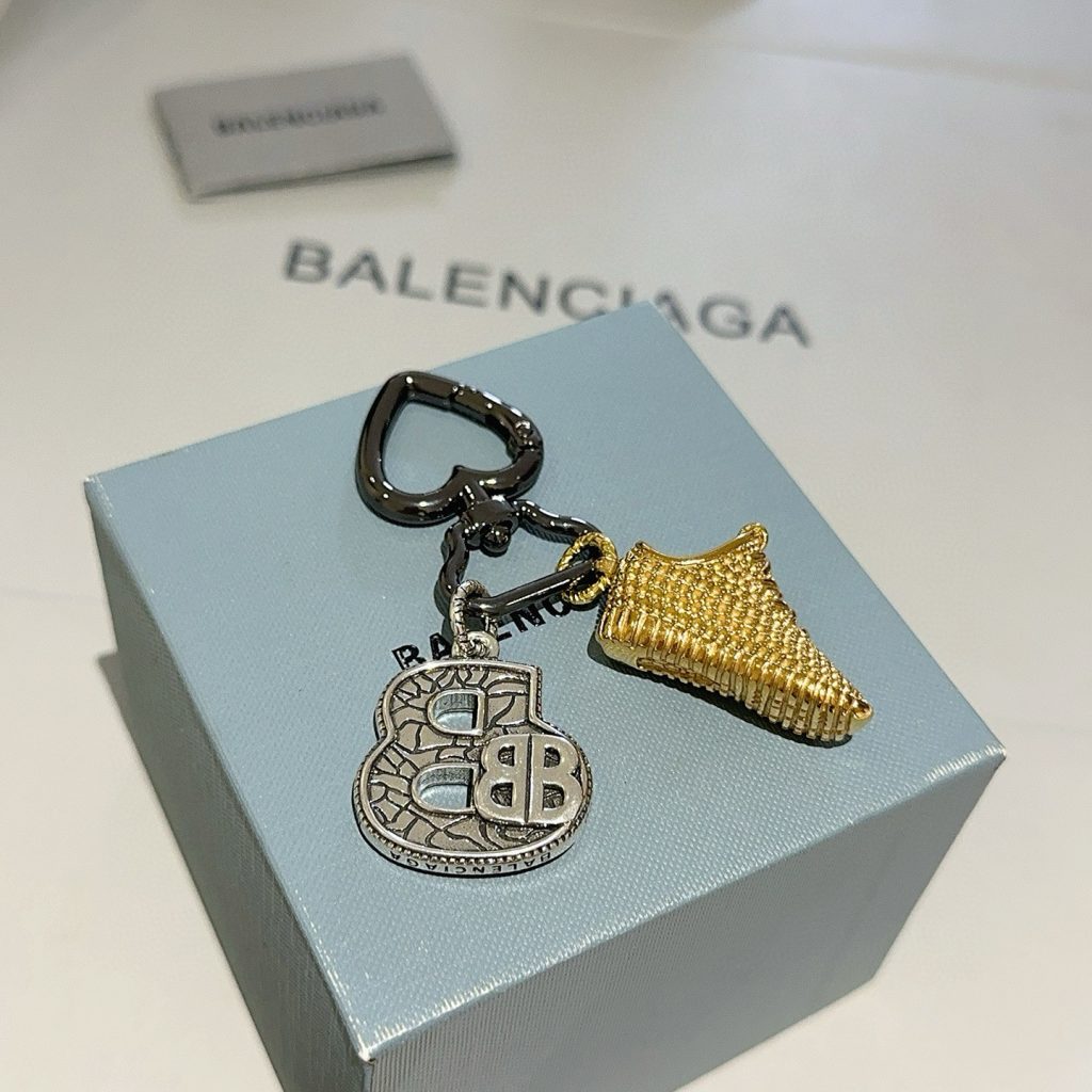 バレンシアガ ロゴキーチェーン 2色入 💎 おしゃれなアクセサリー - 画像 5