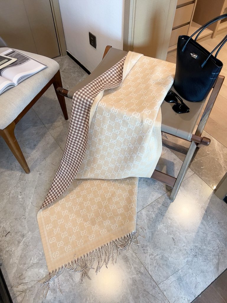 GUCCI 二つ面デザイン スカーフ 4色入 - 画像 3