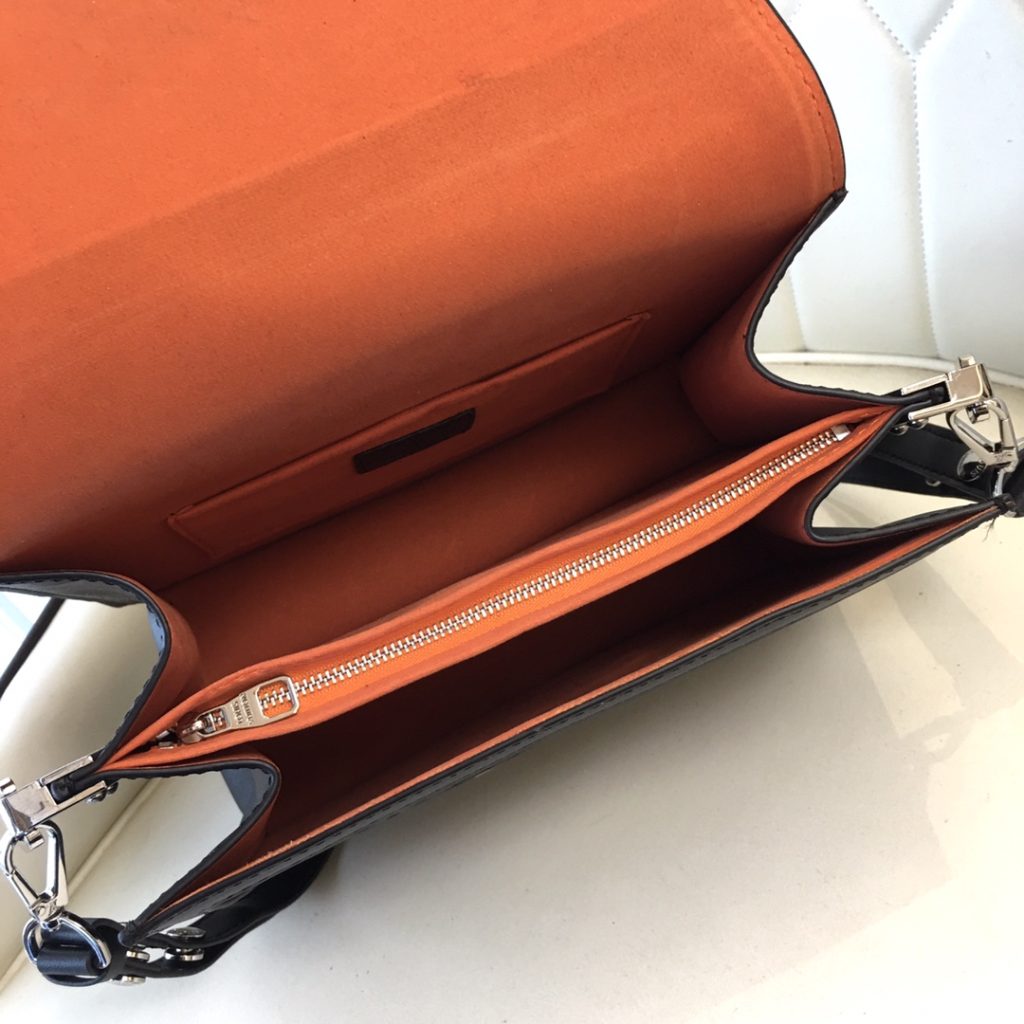 ルイ·ヴィトン　Louis Vuitton　ドーフィーヌ ショルダーバッグ　モノグラム　2色　ブラック/レッド - 画像 3