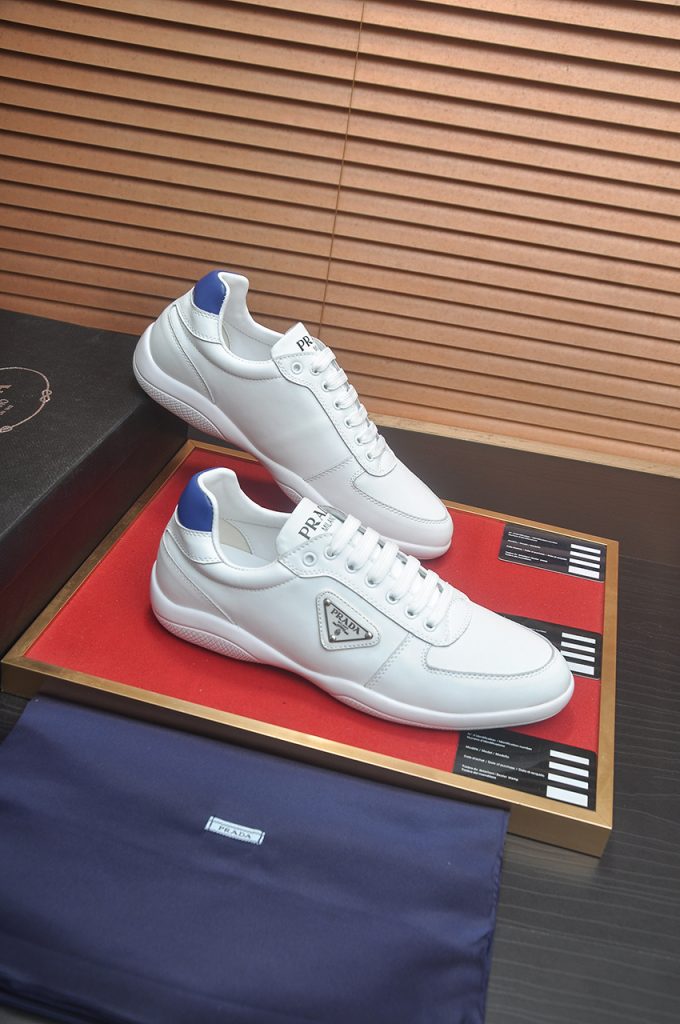 プラダ メンズスニーカー 白 ブルーディテール 本革 ファッション スタイリッシュ 💼✨ - 画像 6