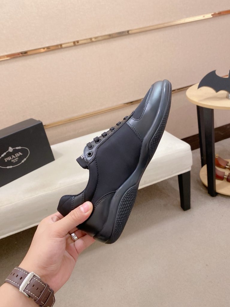 プラダ メンズ スニーカー ブラック 1色入 プラダミラノ ロゴ付き 革製 軽量 スタイリッシュ 🥿 - 画像 5