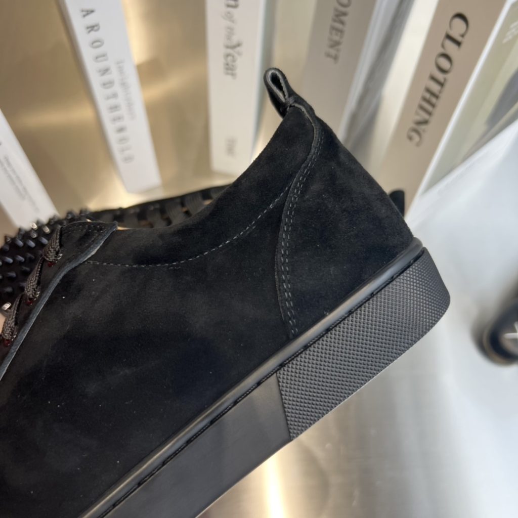 クラシックなデザインの レディース スニーカー 🖤 ブラック スエード素材のスパイク付きで、スタイリッシュな印象。 👠 この靴は、履き心地も良く、普段使いに最適です。 🌟 00264 - 画像 7