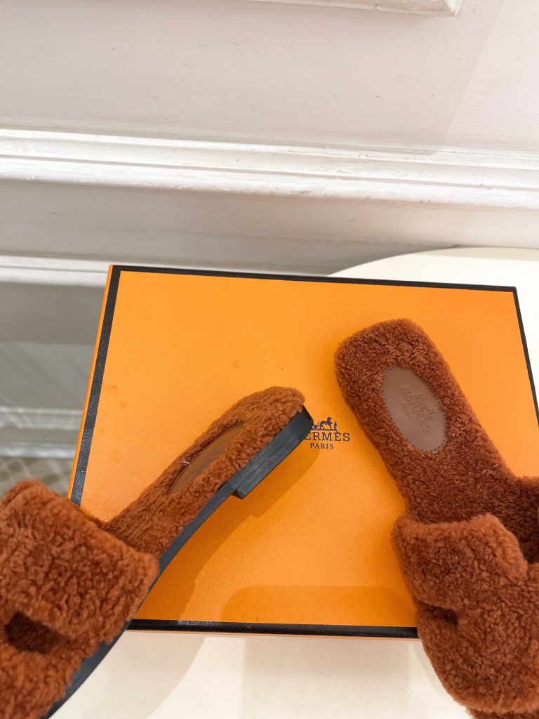 エレガントな HERMÈS レディース フラットシューズ 37 カラー：ブラウン 🐶 - 画像 6