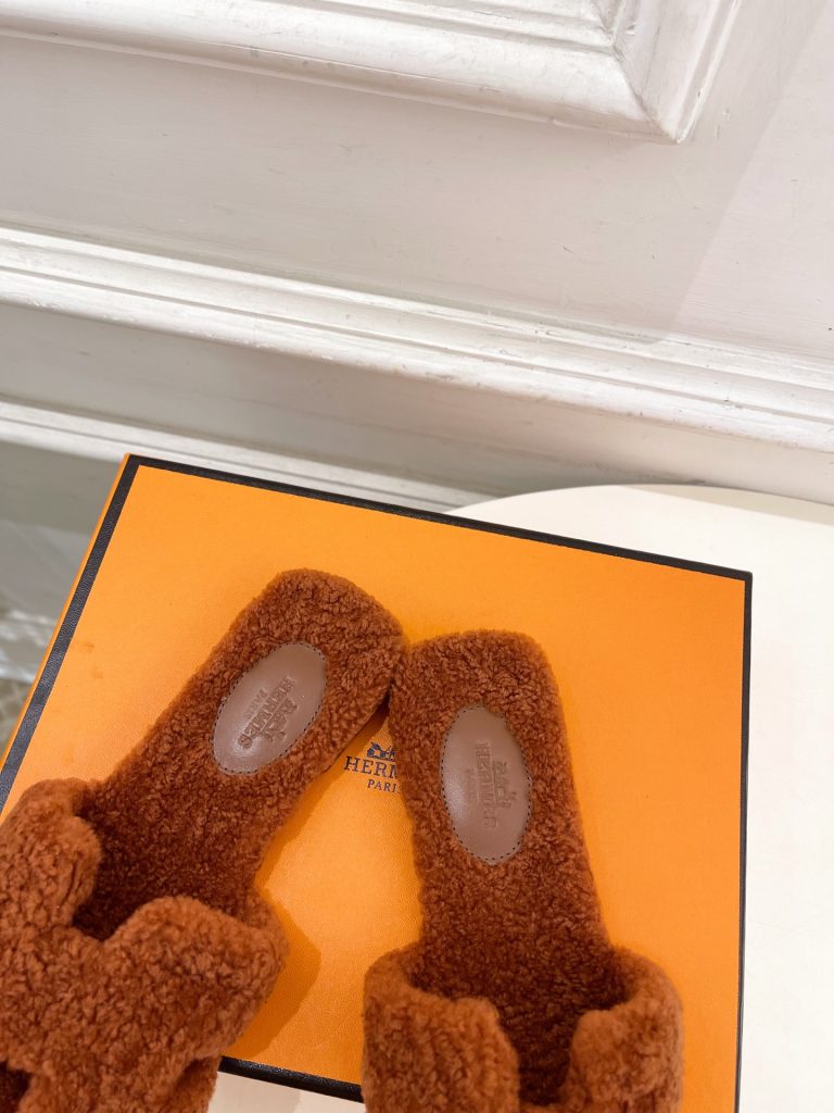 エレガントな HERMÈS レディース フラットシューズ 37 カラー：ブラウン 🐶 - 画像 8