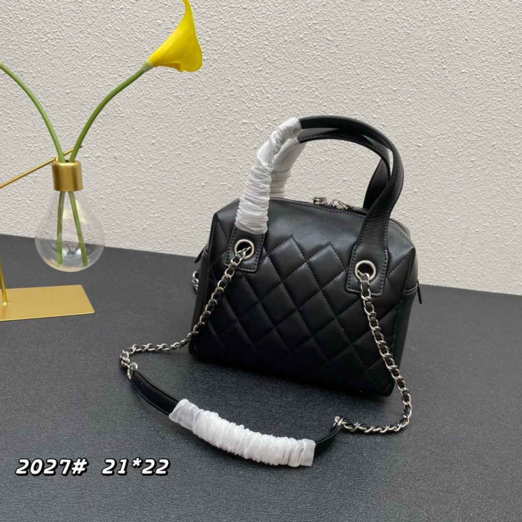 シャネル　CHANEL　ボスドンバッグ　ブラック　ホワイト　ハンドバッグ　ショルダーバッグ　2色 - 画像 2