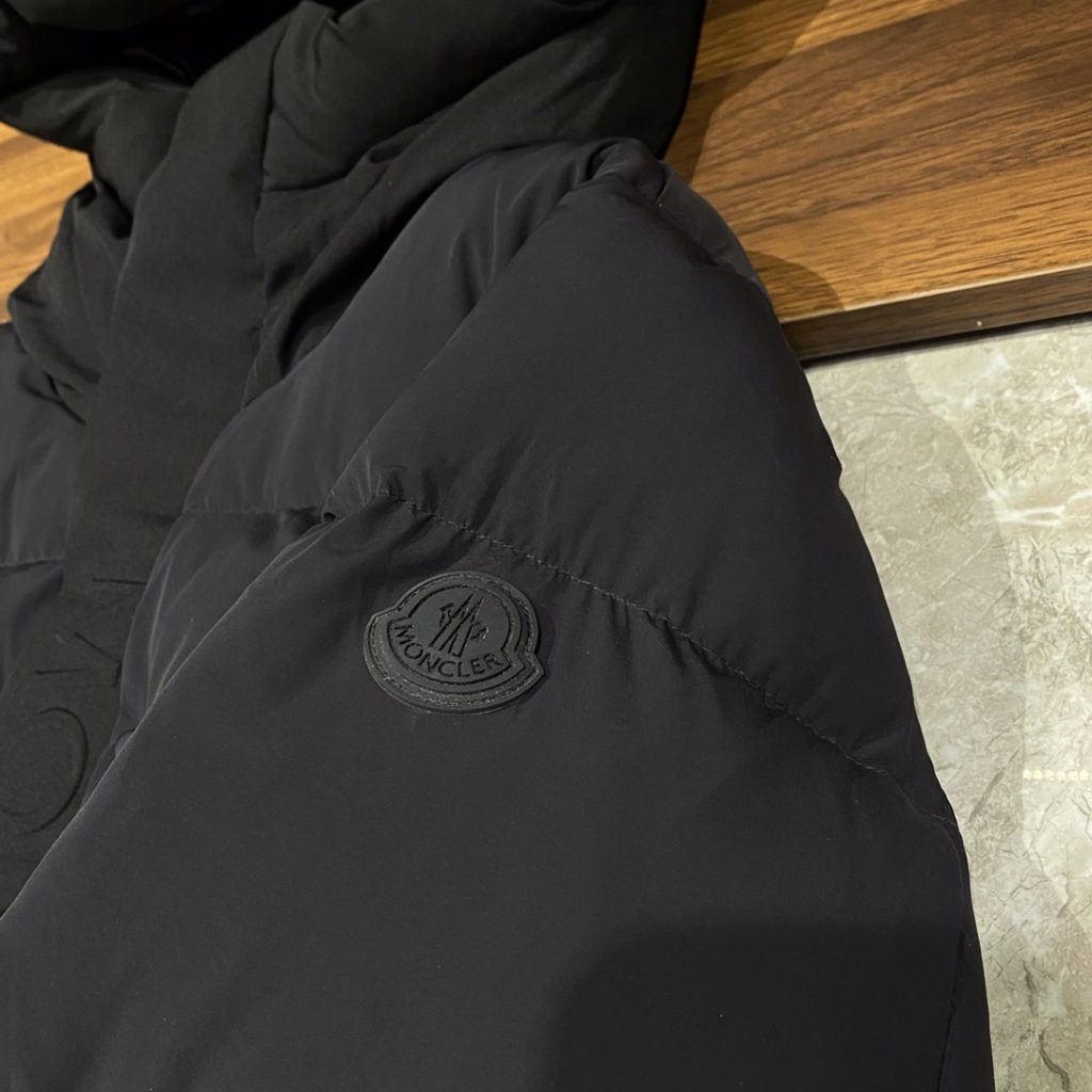 秋冬限定　22/23AW　MONCLER 　モンクレール　MADEIRA　 ショートダウンジャケット　ダウンジャケット　フード付き　ロゴ　3色 - 画像 3