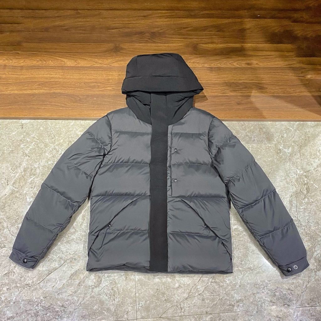 秋冬限定　22/23AW　MONCLER 　モンクレール　MADEIRA　 ショートダウンジャケット　ダウンジャケット　フード付き　ロゴ　3色 - 画像 4