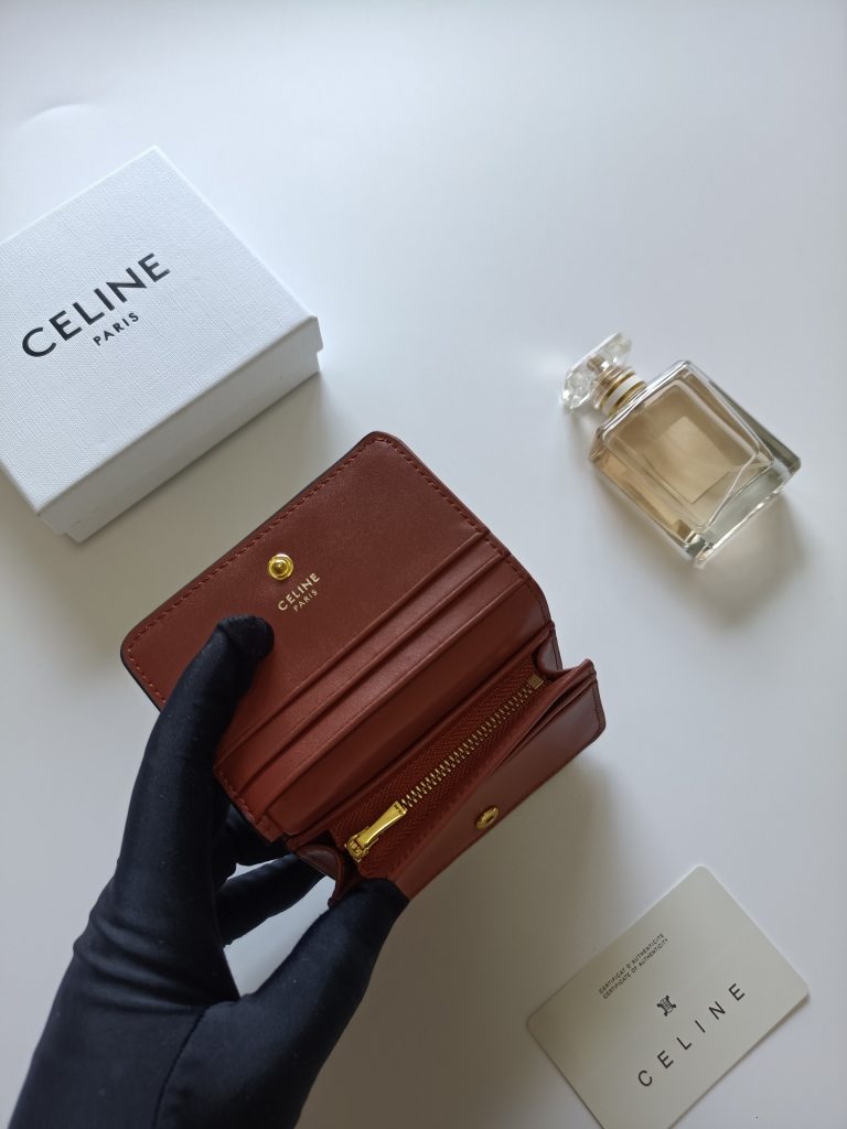 CELINE メンズ ウォレット ブラウン シグネチャー ジップ ポーチ付き 2枚折財布 - 画像 6