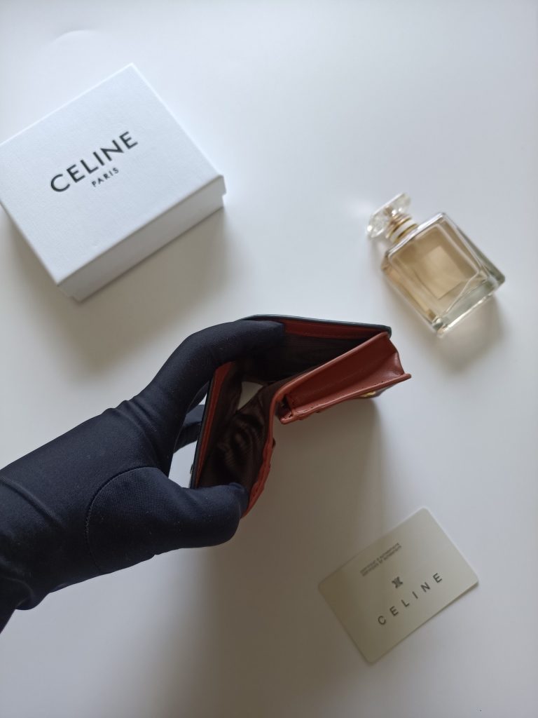 CELINE メンズ ウォレット ブラウン シグネチャー ジップ ポーチ付き 2枚折財布 - 画像 7