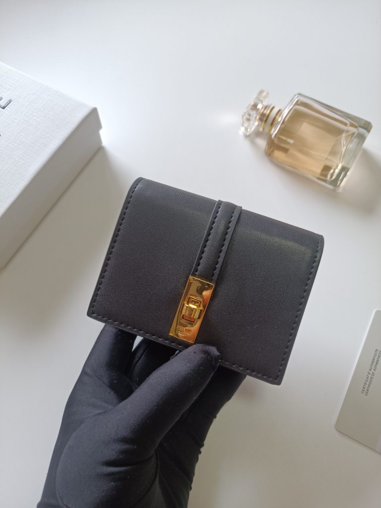 CELINE ブラック ウォレット レザー ミニ財布 ゴールド金具 2つ折り 高級感 54614 - 画像 4