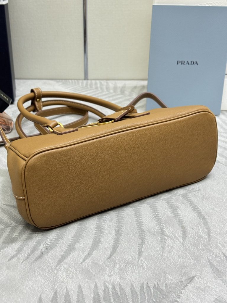 プラダ ハンドバッグ タン シボ加工 ショルダーストラップ付き 二重ファスナー - 画像 5
