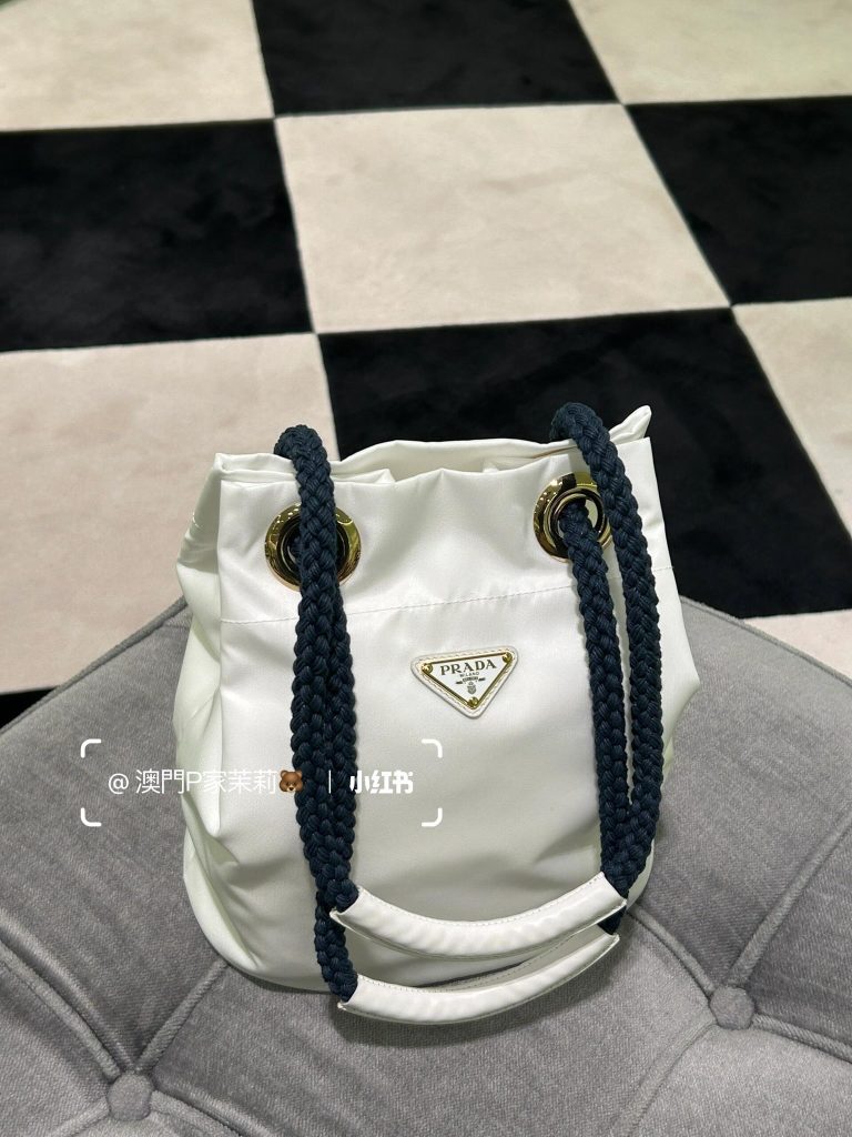 PRADA プラダ バッグ バケットバッグ 白 ブラック バッグ 2色入 - 画像 3