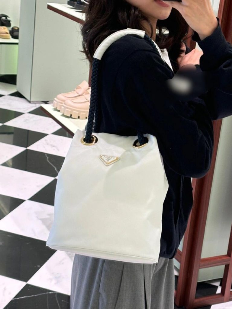 PRADA プラダ バッグ バケットバッグ 白 ブラック バッグ 2色入 - 画像 7