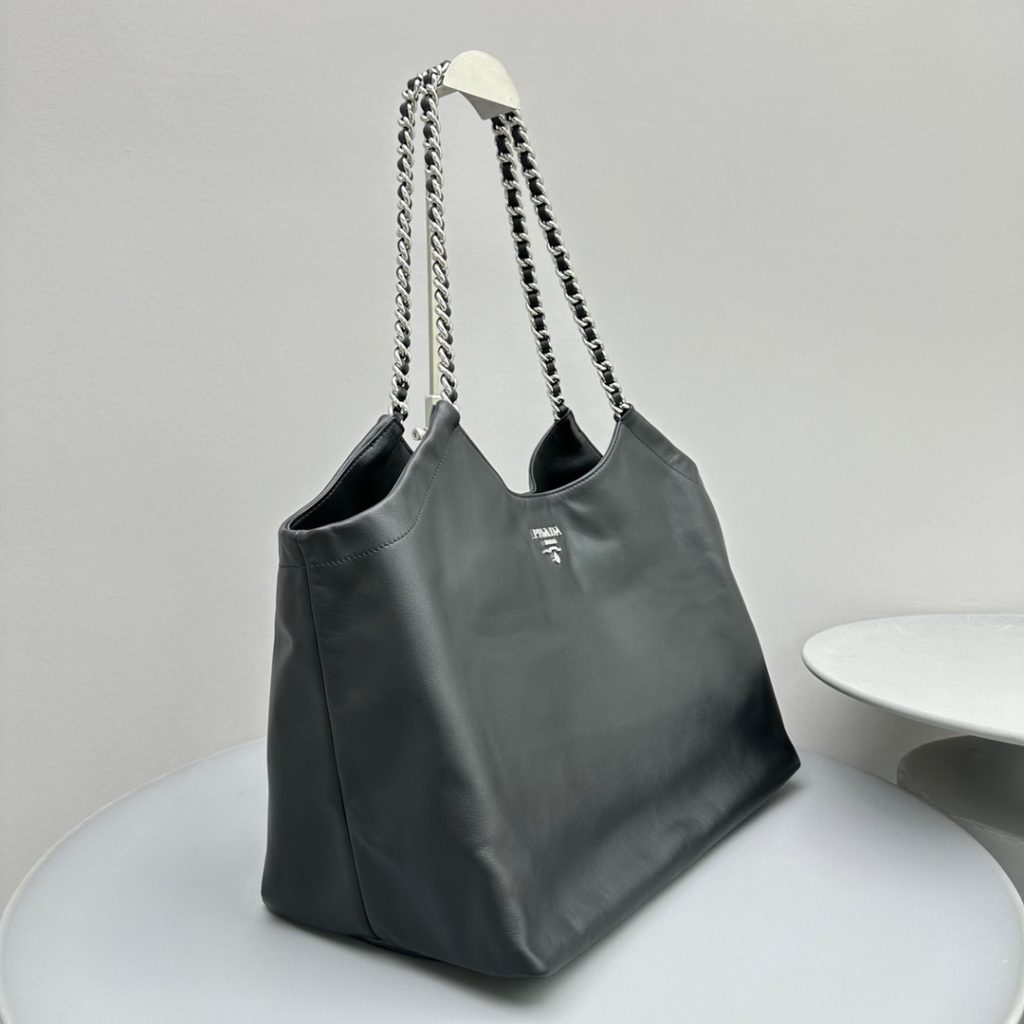 【PRADA】黒 チェーンショルダーバッグ 1色入 - 画像 3