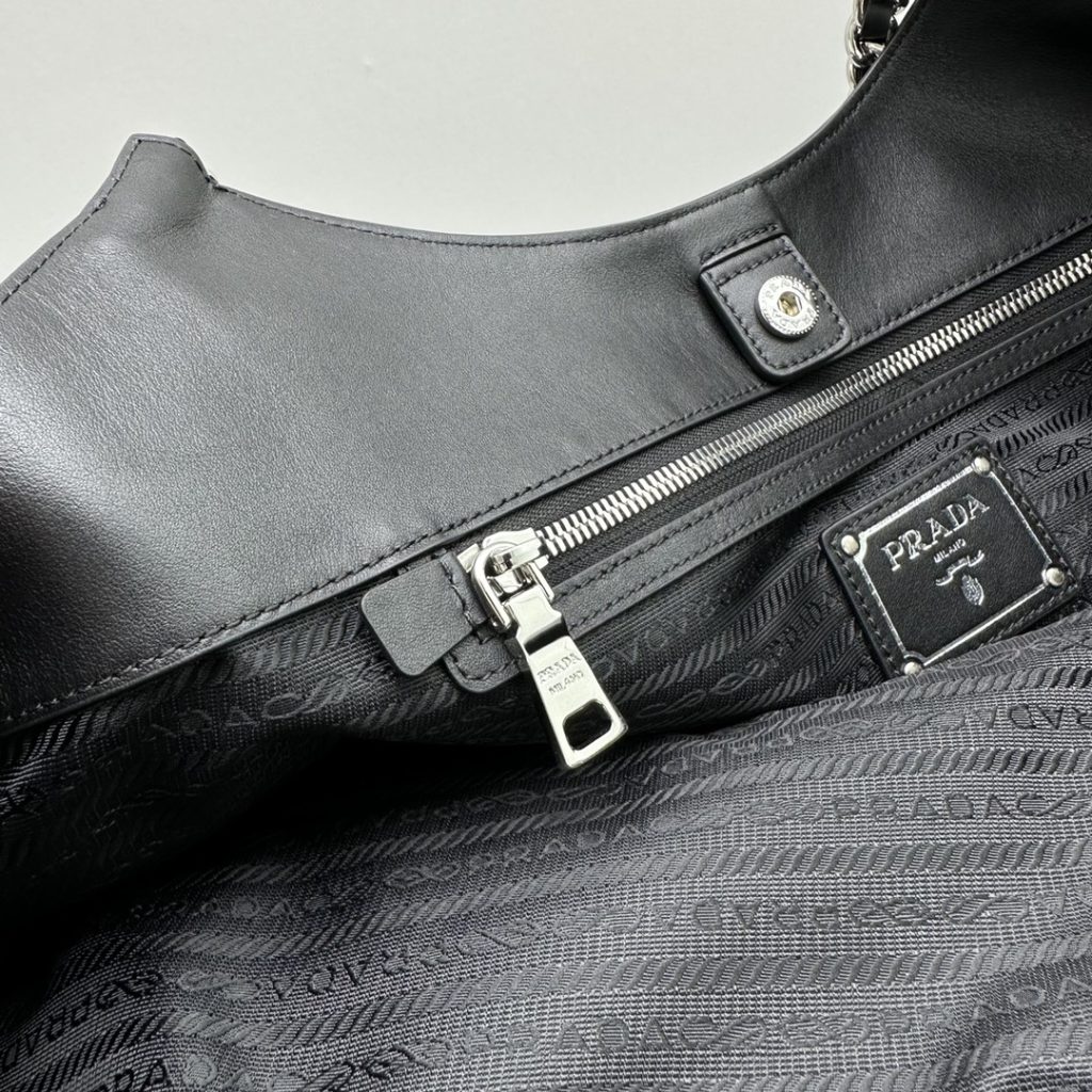 【PRADA】黒 チェーンショルダーバッグ 1色入 - 画像 8