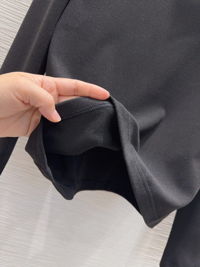 ルイ・ヴィトン ロゴ入り ニットシャツ ブラック 【新品】 - 画像 8