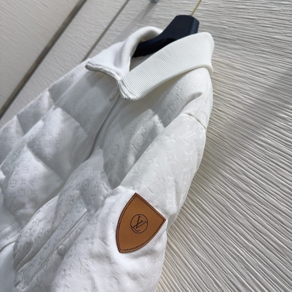 LOUIS VUITTON 00012 ダウンジャケット ロゴ入り ブラック - 画像 4