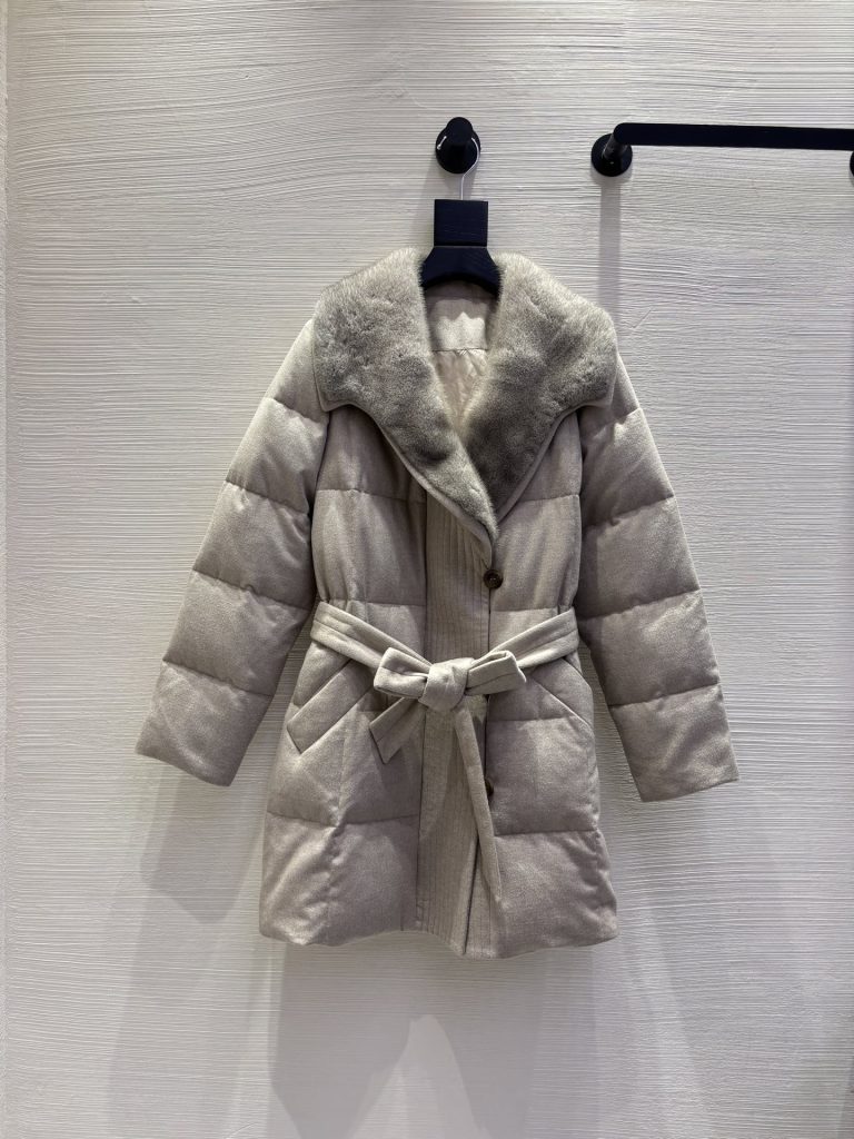 （この商品にはブランド名が記載されていないため、ブランド名は省略。） 25新品｜羽織り|水貂毛付き|燕麦単面001|浅灰|秋冬コート - 画像 2